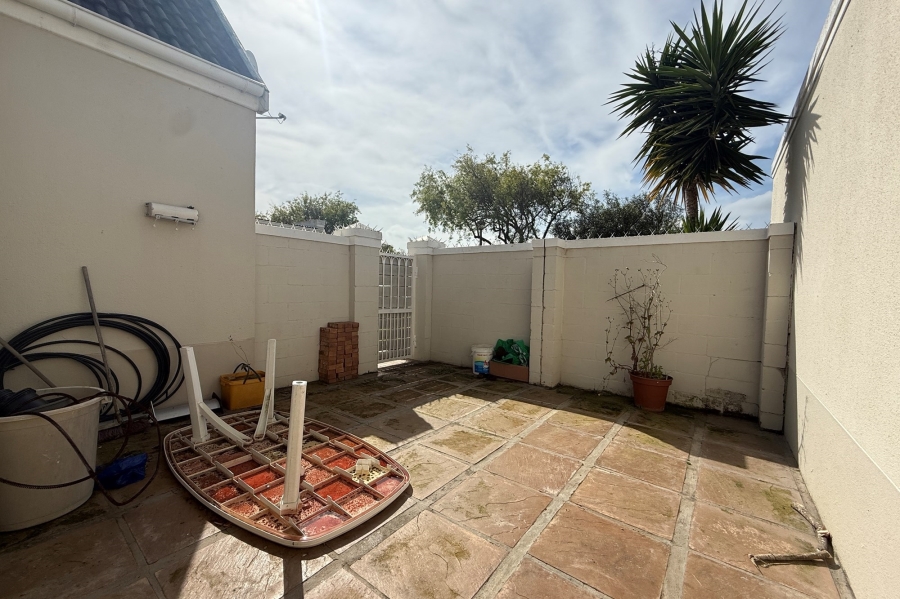 To Let 2 Bedroom Property for Rent in Sunningdale Western Cape